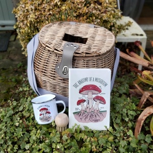 Veganistische cadeauset grote foeragemand, natuurlijke wilgenmand, paddenstoelenborstel, mok-dagboek anatomie van een paddestoel