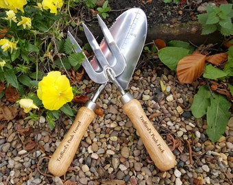 Gabel und Kelle Gartenwerkzeugset aus England Personalisiertes, kundenspezifisches Gartengeschenkwerkzeugset, Gartengeschenkset für den Außenbereich, für linke oder rechte Hand
