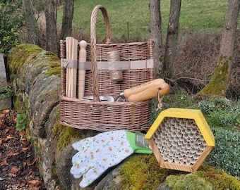 Bee Rescue British Garden Gift Basket, Personalised 12 Piece Garden Trug with Bee House, Gloves, Tools and Accessories
