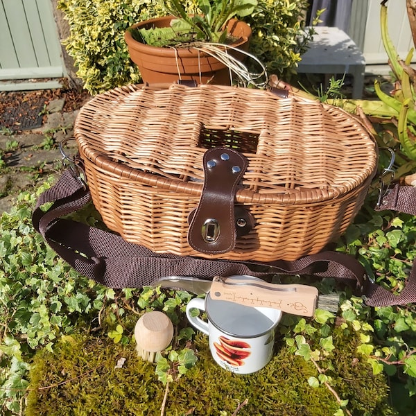 Mushroom Lover 4 Piece Gift Set, Personalisable Mushroom Gathering Basket with Mushroom Knife, Mushroom Brush, and Mushroom Mug