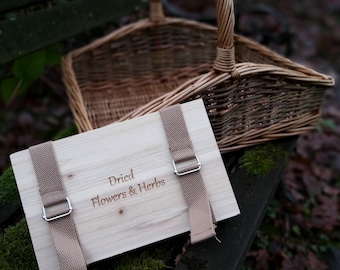 Personalisierbares Traditionelles Blumenpressen-Geschenkset, Englischer Garten-Sammelkorb und Holzblumenpressen-Geschenkset, Kräuter- und Wildblumenpresse