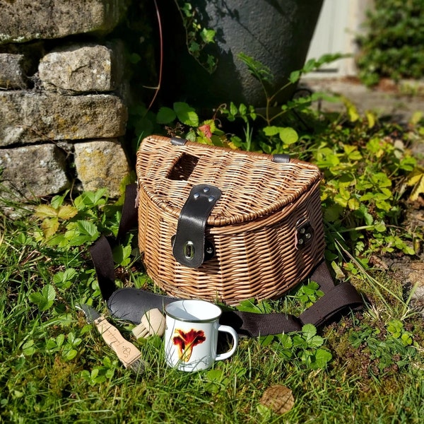 Mushroom Lover 4 Piece Gift Set, Personalisable Mushroom Gathering Basket with Mushroom Knife, Mushroom Brush, and Mushroom Mug