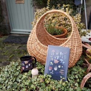 Veganistische extra grote cadeauset voor foerageermanden, natuurlijke wilgenmand, paddenstoelborstel, paddenstoelen uit de UK mok en dagboek