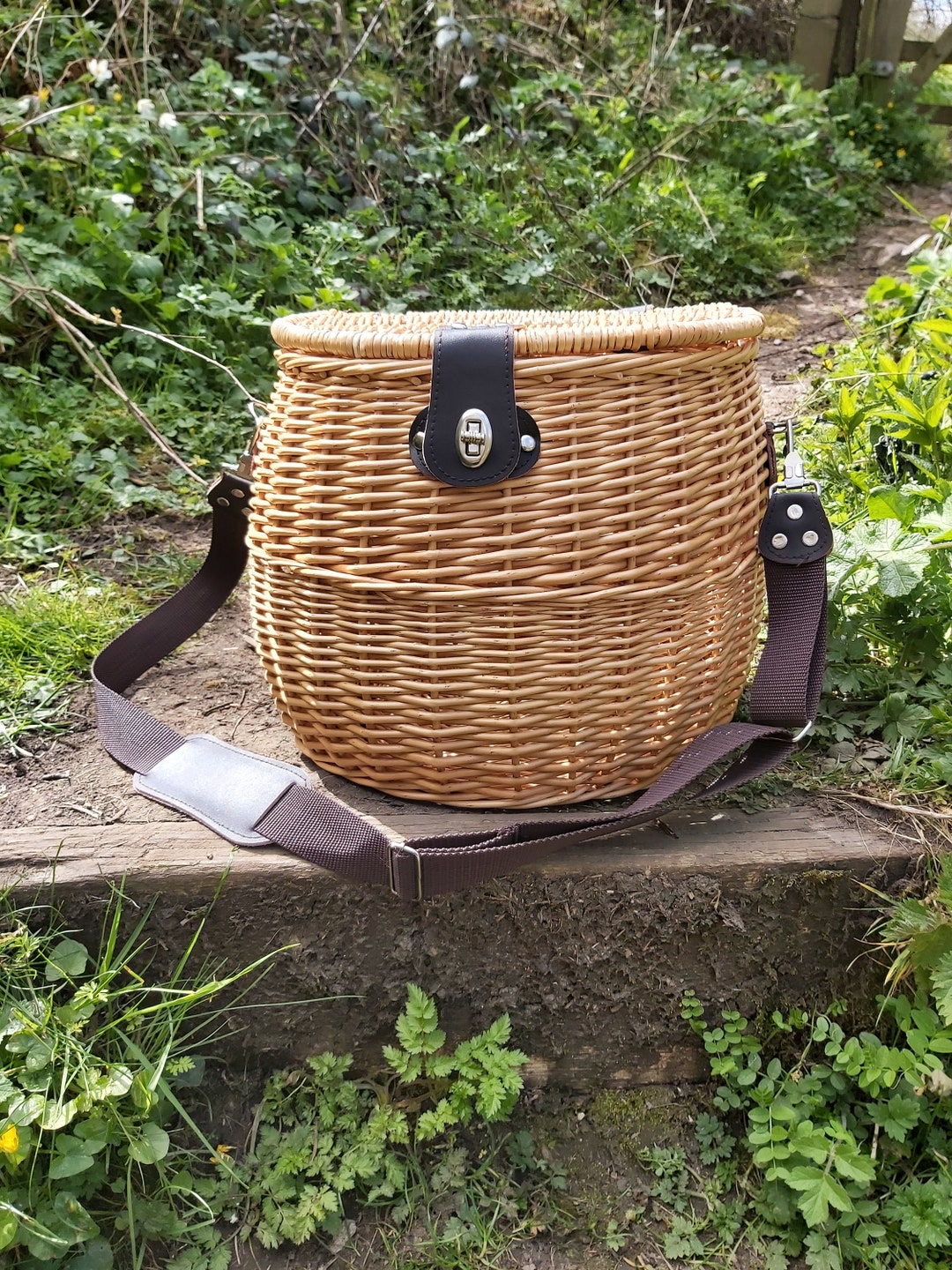 Panier de pêcheur vintage, osier et cuir, pêche à la mouche - Canada