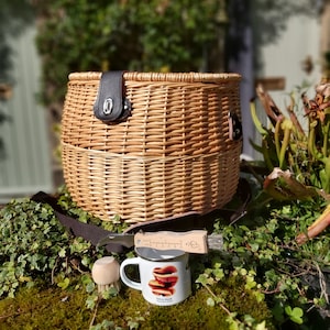 Mushroom Lover 4 Piece Gift Set, Extra Large Personalisable Mushroom Gathering Basket with Mushroom Knife, Mushroom Brush, and Mushroom Mug