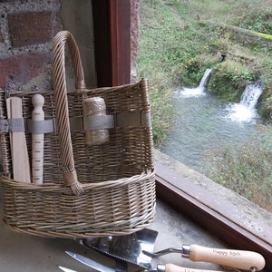 Classic British Garden Gift Set Personalised 11 Piece Garden Trug with Tools and Accessories Denim image 4