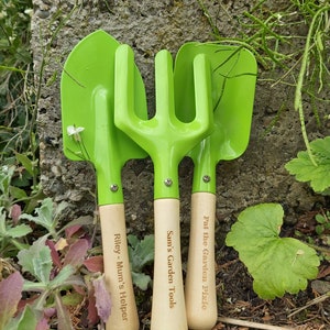 Garden Helper&#39;s 3pc Tool Set Personalised Engraved for Left or Right Hand, Perfect Gift For Your Aspiring Garden Helper