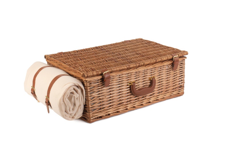 Personalisable 4 Person Deluxe Picnic Basket, Quintessential British Picnic Hamper for Four, Picnic Basket with Coordinated Accessories image 8