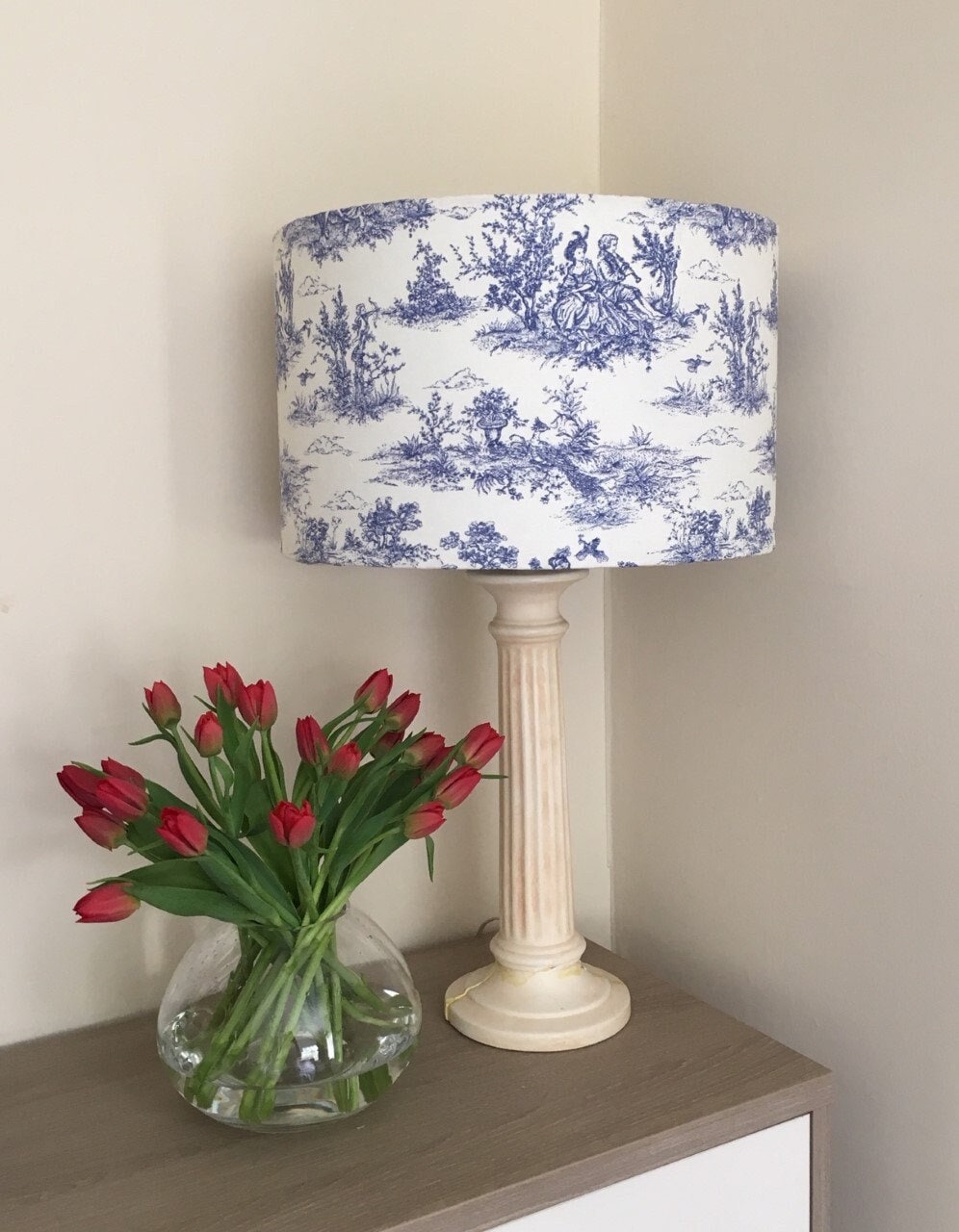 Abat-jour BLEU FRENCH LOVERS BLUE, abat-jour Toile de Jouy fait main, abat-jour bleu et crème, abat-jour design, abat-jour tambour/cylindre