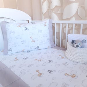 Wunderschöner Bettwäsche-Set mit Zootieren in grau und weiß, Bettbezug und Kissenbezug aus hochwertiger Baumwolle, Geschenk für Jungen