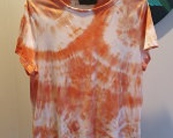 Med/Lrg TD7 Tye Dyed Tee. Hippy influence.