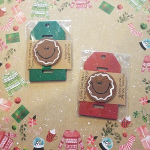 Porte-monnaie en forme d'étiquette pour carte-cadeau en bois de pain d'épice, peint à la main, ornement de trou de suspension en forme d'étiquette avec fente pour billets de ruban