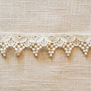 Vintage 1 1/2" Ivory Lace Sold By The Yard Made In The USA Decorative Sewing Trim Scalloped Venice Chantilly Guipure Bobbin Applique Raschel