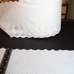 vintage 6 1/2 White Eyelet Lace Vendu par yard Made In The USA Décoration Couture Garniture Festonnée Venise Chantilly Guipure Bobbin Applique image 3