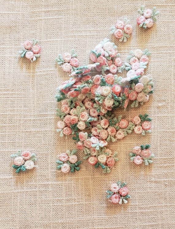 4Pcs Embroidery Lace Appliques Flower Embroidered Patch Gold Metallic Edge Floral Lace Fabric Sew On Appliques For DIY Sewing Crafts Wedding Dress