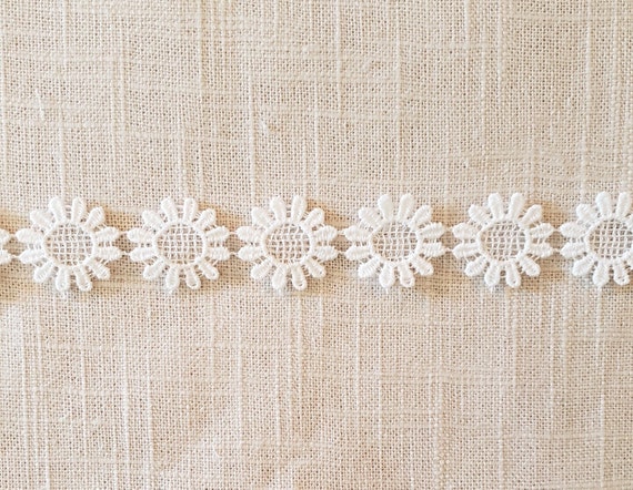 Venice Lace Applique Small Daisy x 5 Venice Lace Applique Small Daisy x 5
