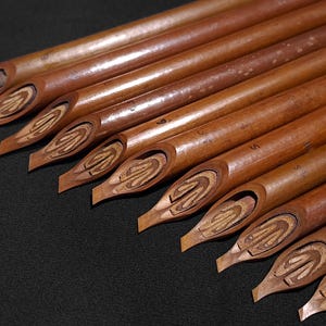 Premium Handam Bili calligraphy pens for artists seeking authentic traditional writing tools.