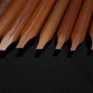 Handam Bili pens featuring precision-cut broad nibs for smooth and expressive Arabic writing.