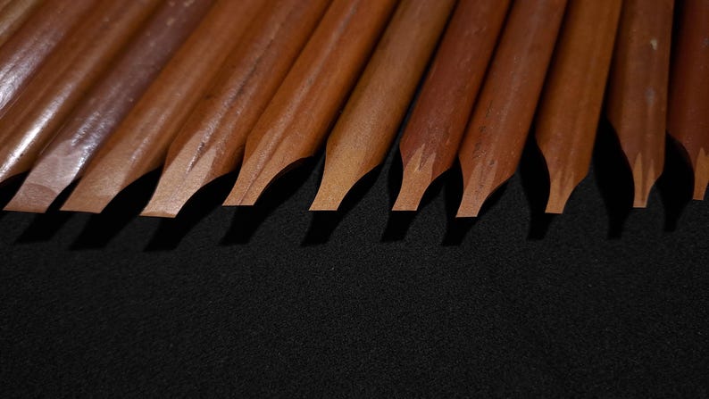 Handam Bili pens featuring precision-cut broad nibs for smooth and expressive Arabic writing.