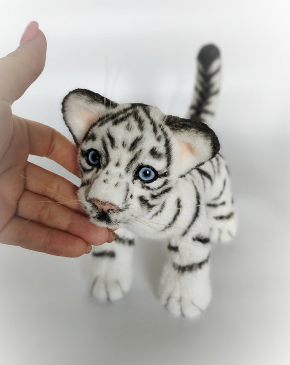 JcvPot Plüschtier Tiger 27cm - Kuscheltier Für Fans Und Sammler