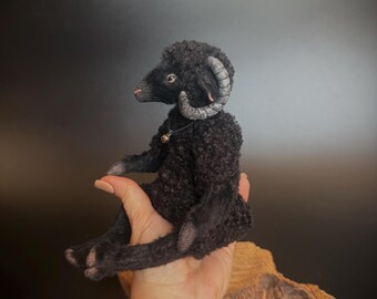 黒い雄羊、羊の人形、テディベアの羊、羊のアート人形、ぬいぐるみの羊