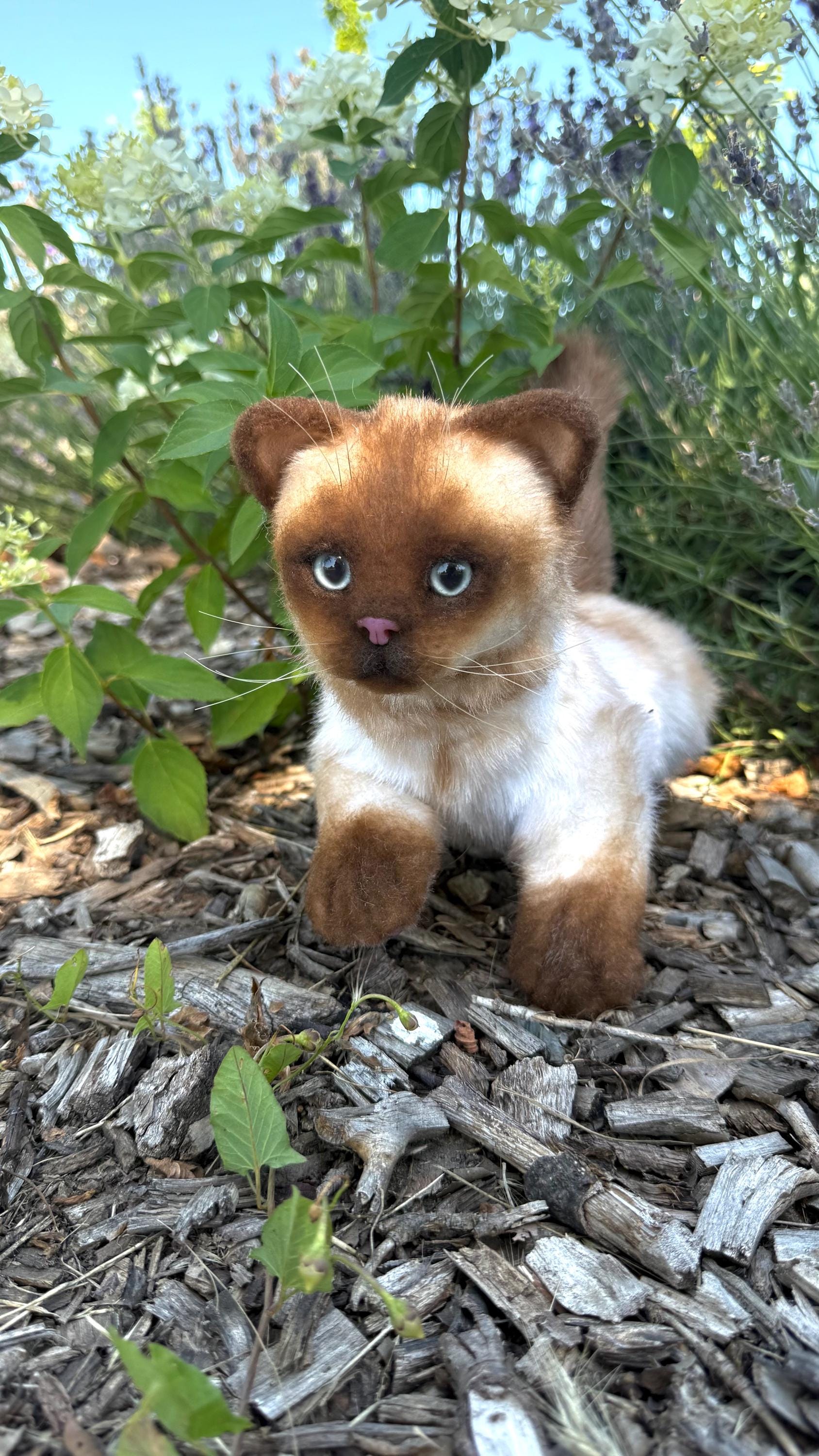 プリモ　日本製　シャムネコ　ぬいぐるみ　中古品 シャム猫のぬいぐるみ、等身大の子猫のぬいぐるみ、手作りの猫の