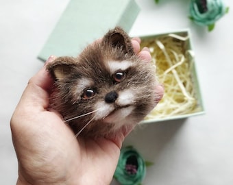 Raccoon face brooch, animal brooch, raccoon decor, cute raccoon, raccoon lover,plush brooch,custom plush