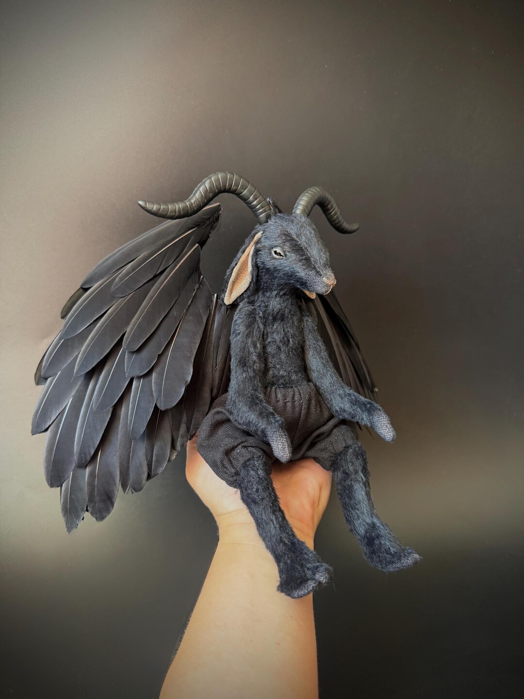 アートドール ヤギ 黒ヤギのアートドール、ゴシックヤギ、翼付きぬいぐるみ黒ヤギ