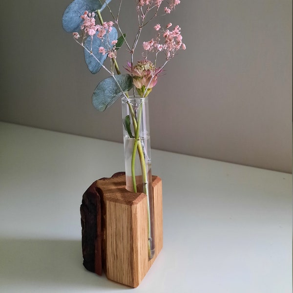 Holzvase aus Eiche mit Rinde / Reagenzglas / Holzdesign / Tischdekoration