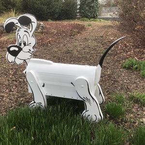 Design de cachorro com caixa de correio