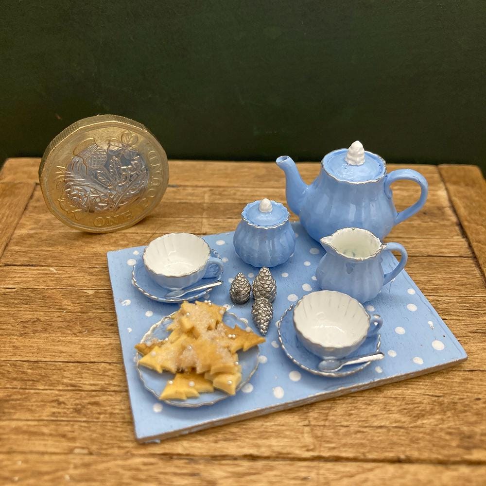 Assiettes pour poupées anciennes - France