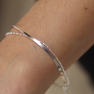 Armband aus 925er Sterlingsilber in Geschenkverpackung – zartes Armband, echtes 925er Silber, verstellbar – Kiss London