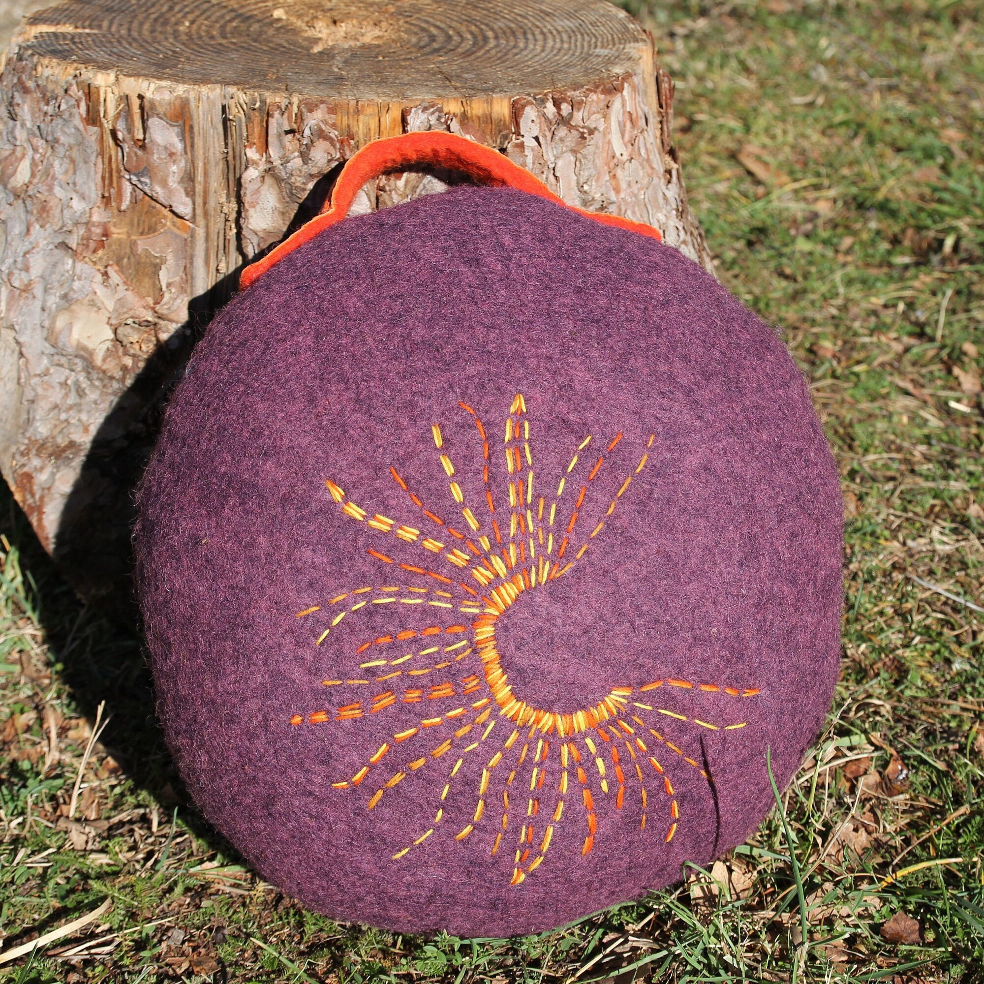 Sur Commande Zafu/Coussin de Yoga et Méditation Laine Feutrée Broderie Couleurs Mauve/Orange