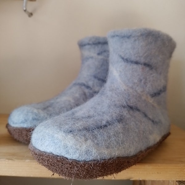 Chaussons bottines enfant en laine feutrée et semelles cuir taille 27