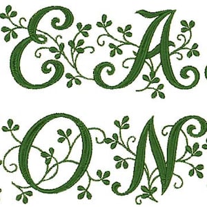 K&ouml;nnte beinhalten: Ein gr&uuml;nes Blatt-Schriftdesign mit den Buchstaben LEAFONT. Die Buchstaben sind mit Schn&ouml;rkeln und Ranken verziert.