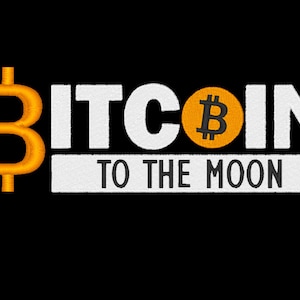 Pode incluir: Fundo preto com a palavra "BITCOIN" em branco e um símbolo Bitcoin dourado. Abaixo, o texto "TO THE MOON" está em branco sobre um retângulo preto. O símbolo Bitcoin e o "B" em Bitcoin são dourados.