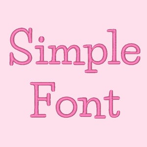 Può includere: Testo Simple Font in ricamo rosa su uno sfondo rosa chiaro.