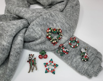 Rhinestone Christmas Brooch – Holiday Embellishment Accessory