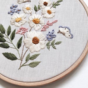 Embroidery kit for beginners spring bouquet of flowers. image 7