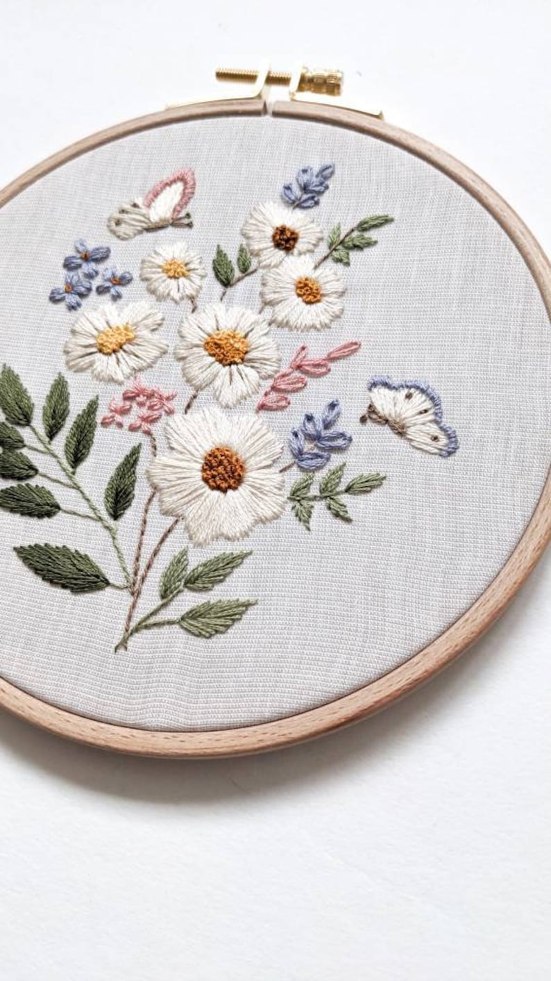 Embroidery kit for beginners spring bouquet of flowers. image 7