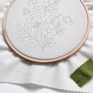 Embroidery kit for beginners spring bouquet of flowers. image 6