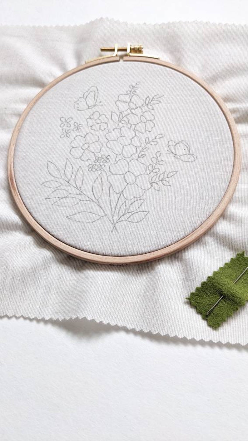 Embroidery kit for beginners spring bouquet of flowers. image 6