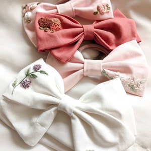 Hand-embroidered hair bow barrette, vintage accessories, pink flowers, OEKO-TEX cotton, wedding, baptism, birthday.