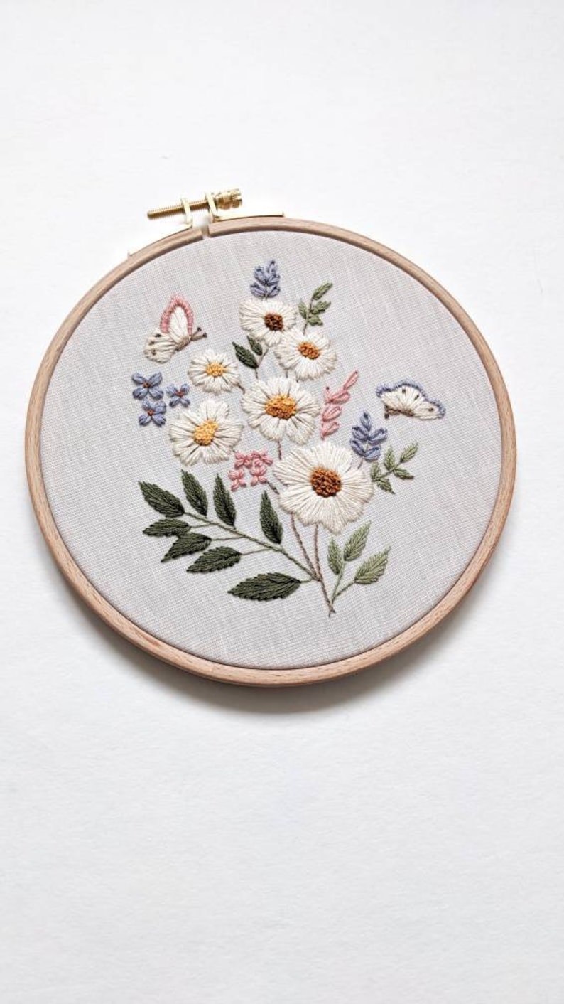 Embroidery kit for beginners spring bouquet of flowers. image 9