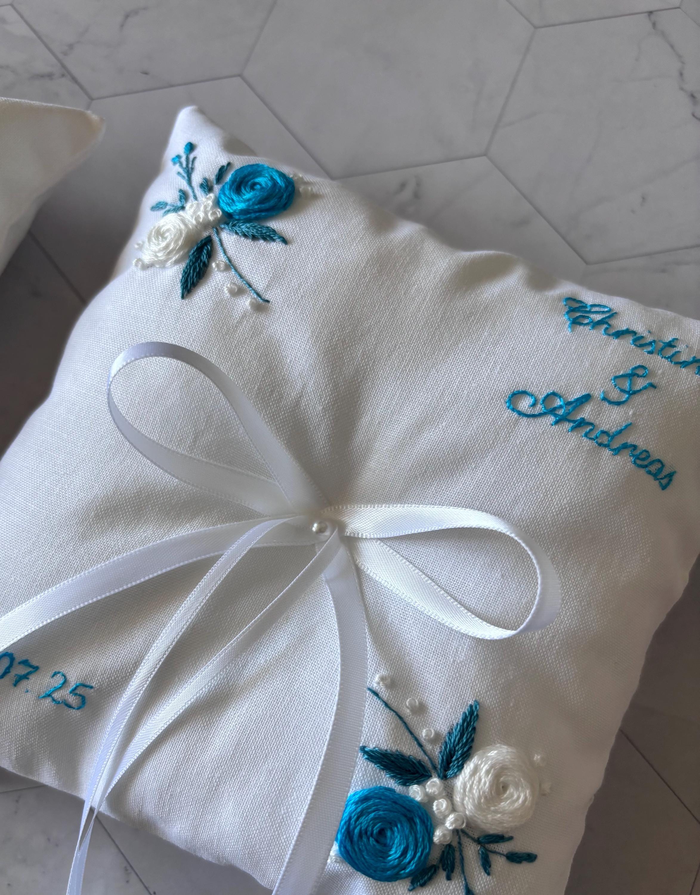 Coussin Porte-alliances Carré Blanc - Accessoire Mariage élégant Avec Ruban - 10x10 Cm