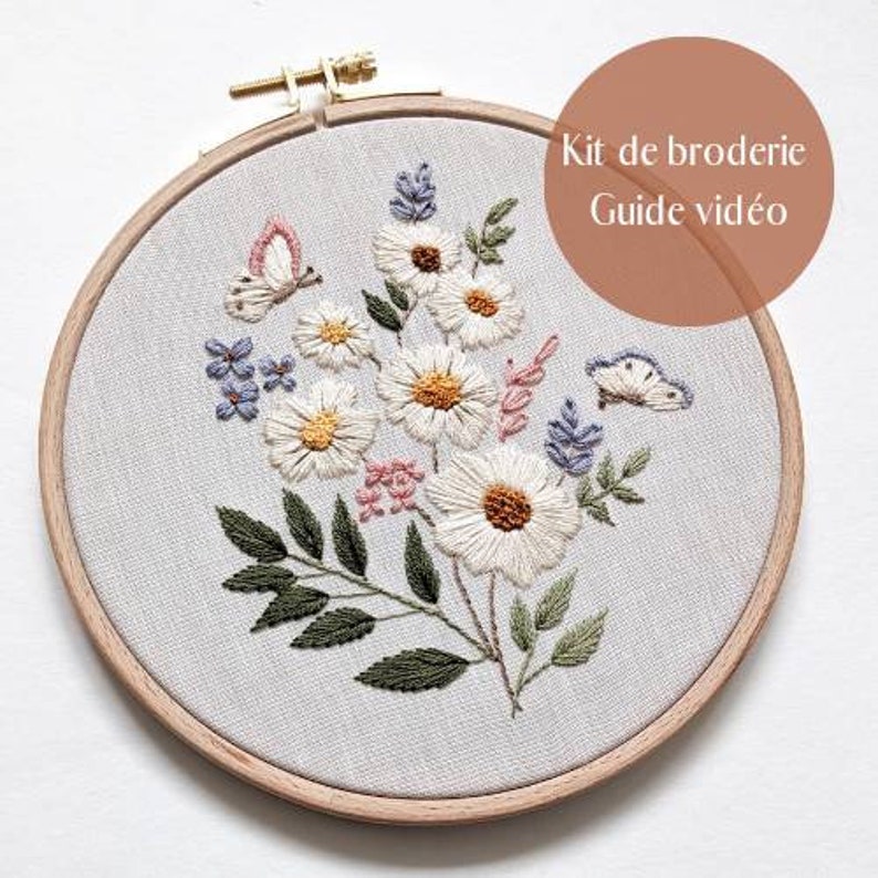 Embroidery kit for beginners spring bouquet of flowers. image 1