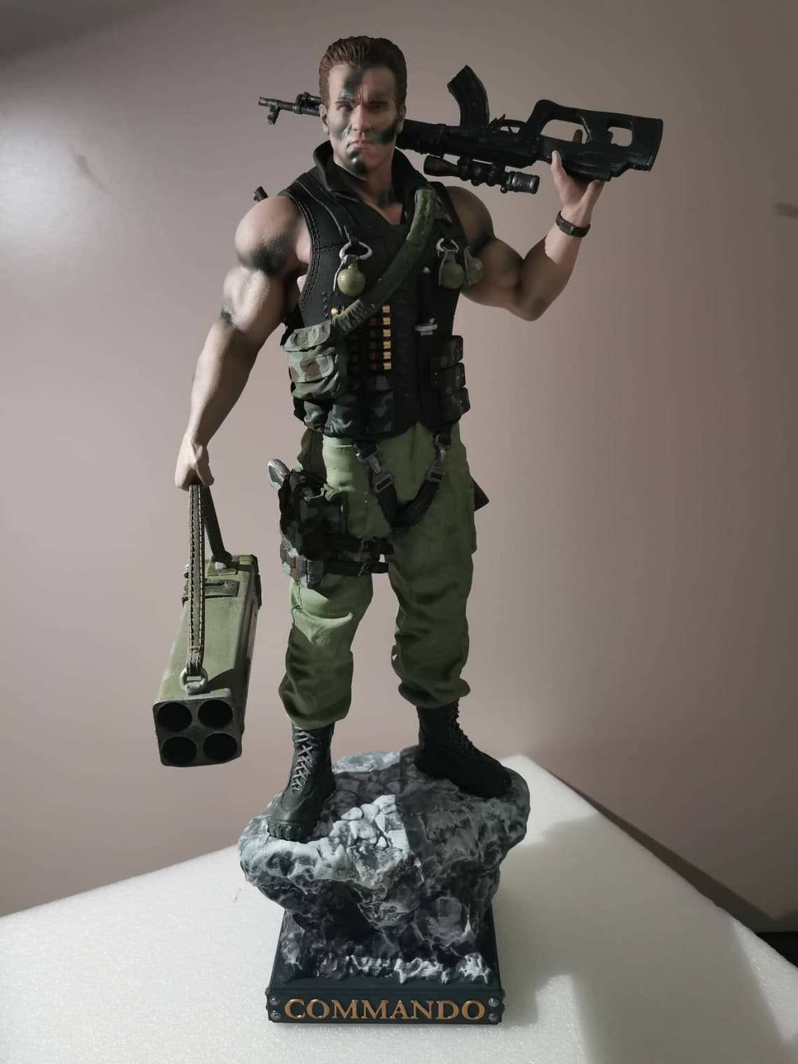 Commando Arnold Schwarzenegger figurine | Etsy