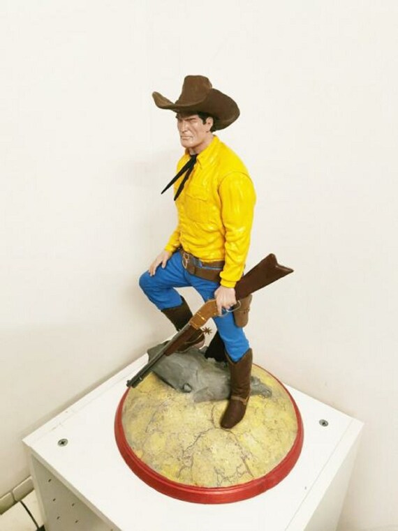 Tex Willer comic book figurine
