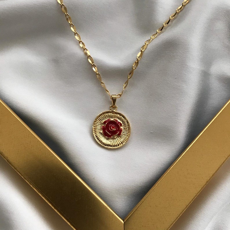 Gift for Mom Necklace for Mom Lana Del Rey Necklace Mother/'s Day Gift Minimalist Gold Plated Red Rose Necklace Locket Necklace