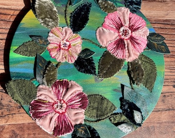 Original Hand Stitched, One-Off Embroidery Hoop Art. Felt Embroidered Rose flower, Roses Artwork, Hand Made Wall Decor
